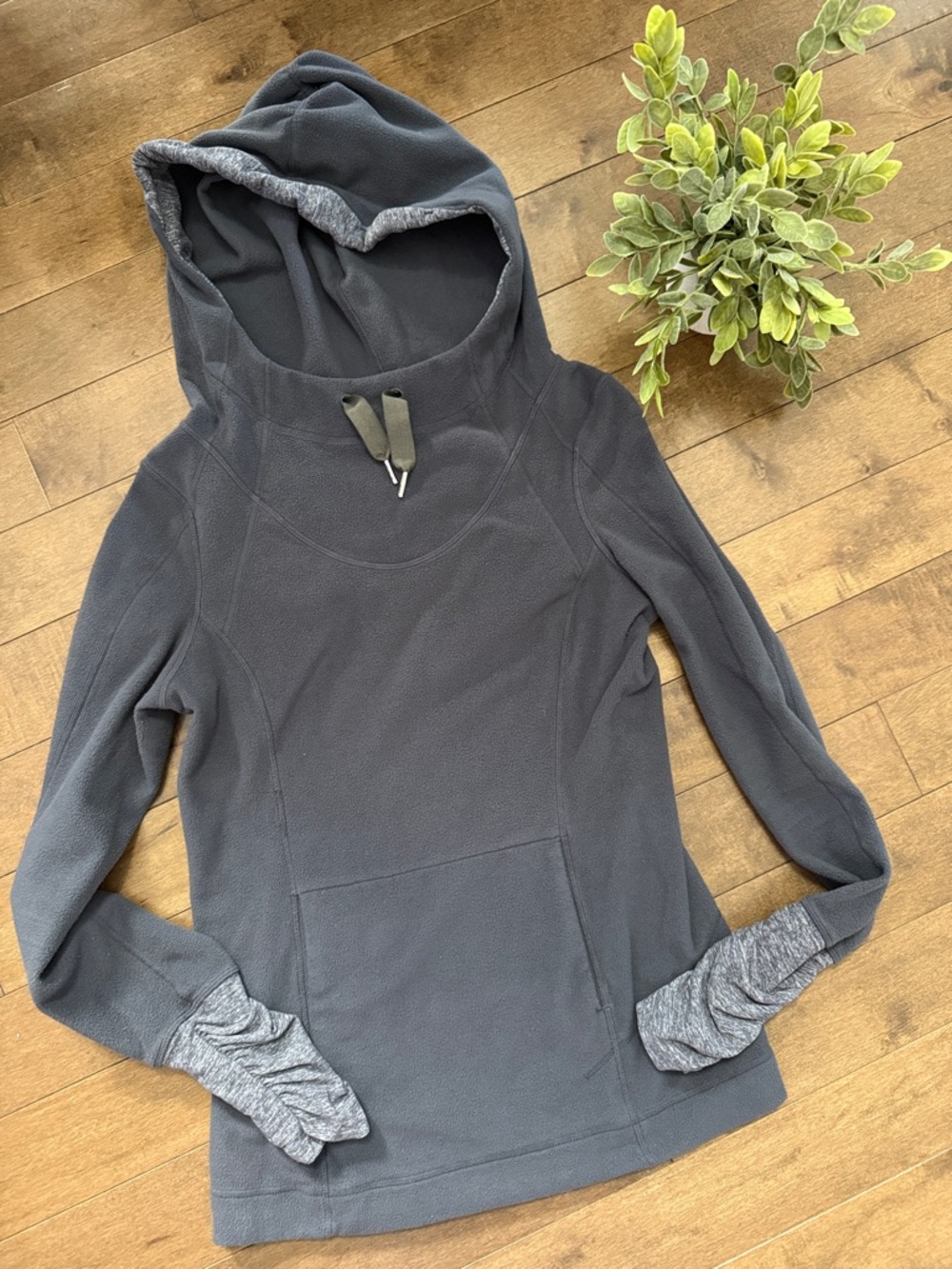 EUC - Lululemon fleece pullover grey